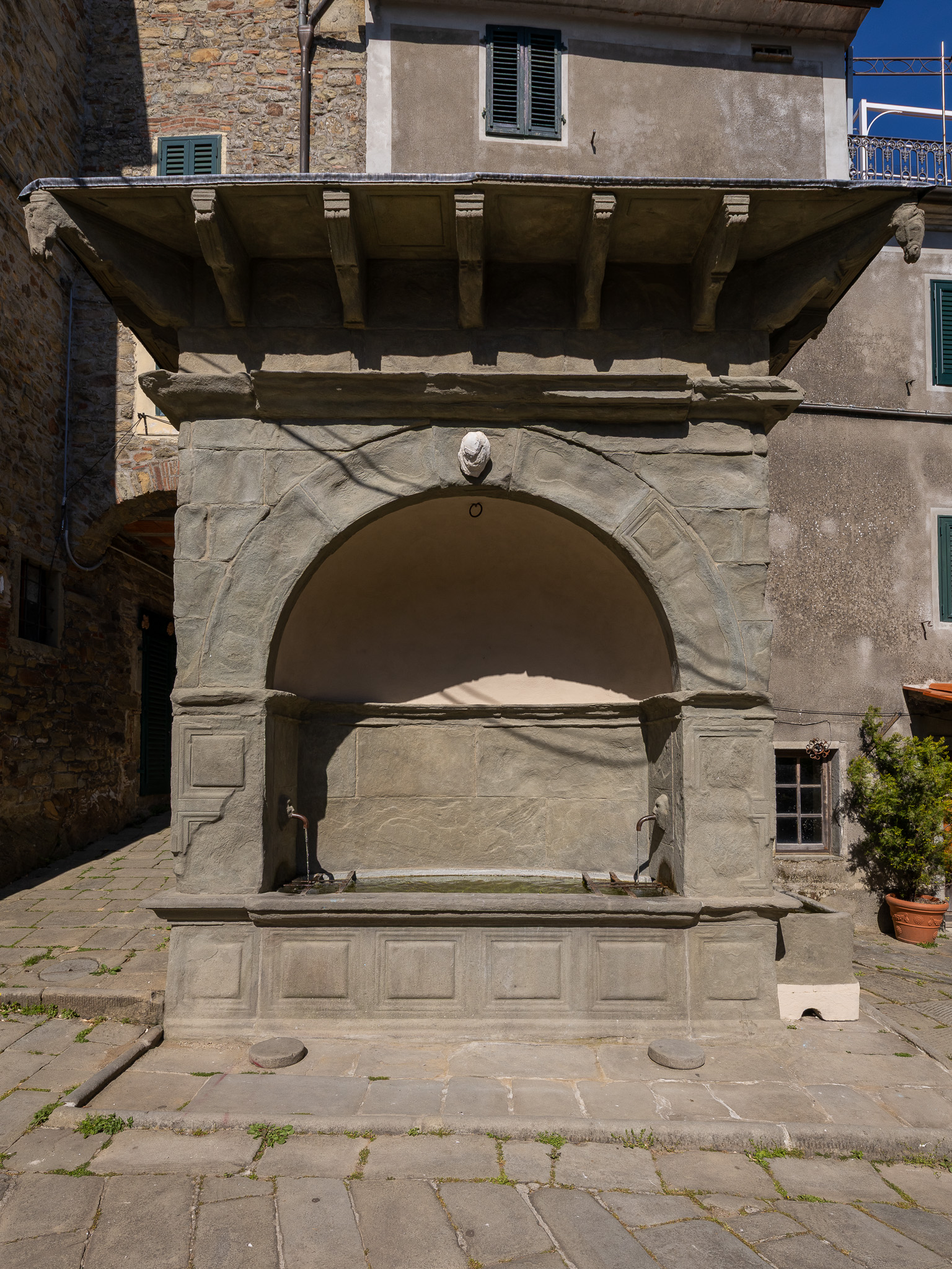 Piazza centrale del borgo